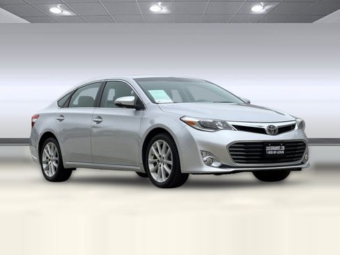 Used 2013 Toyota Avalon Limited w/ Technology Pkg FWD image 6