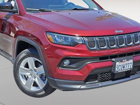 Used 2022 Jeep Compass Latitude w/ Sun and Sound Group AWD/4WD image 7
