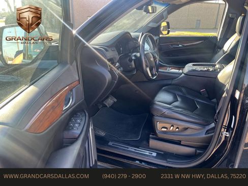 Used 2017 Cadillac Escalade Luxury image 9
