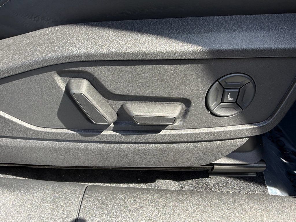 Used 2025 Audi SQ5 Premium Plus AWD/4WD image 39
