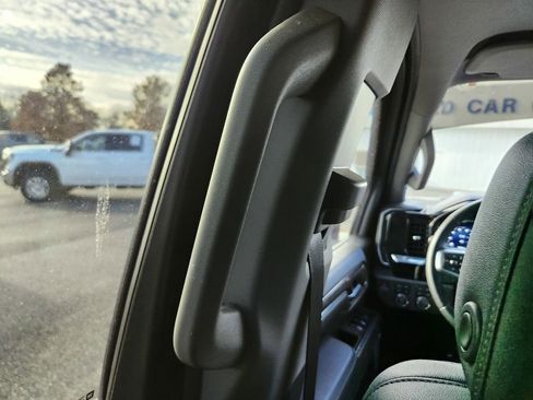 Used 2024 Chevrolet Silverado 2500 LTZ w/ LTZ Convenience Package image 34