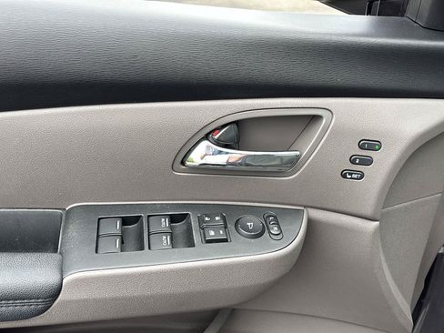 Used 2015 Honda Odyssey Touring Elite image 25
