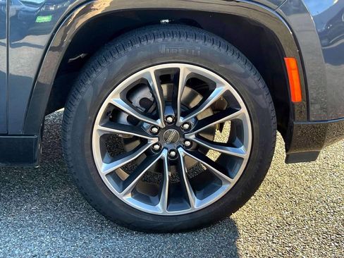 Used 2024 Jeep Wagoneer L Series II w/ Premium Group I image 8