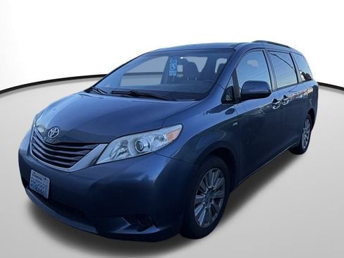 Used 2016 Toyota Sienna LE image 5