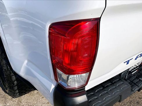 Used 2017 Toyota Tacoma SR image 28