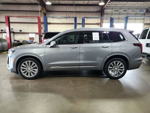 Used 2024 Cadillac XT6 Premium Luxury w/ Technology Package FWD image 4