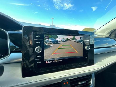 New 2025 Volkswagen Taos SE image 10