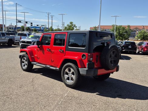 Used 2018 Jeep Wrangler Unlimited Sahara AWD/4WD image 3