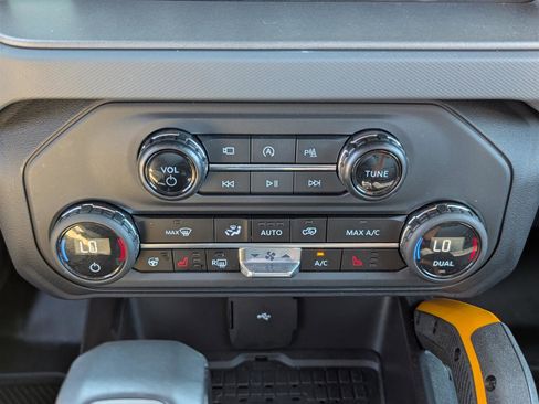 Used 2024 Ford Bronco Badlands image 29