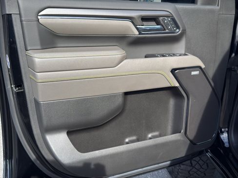 Used 2024 Chevrolet Silverado 2500 ZR2 w/ Technology Package image 11