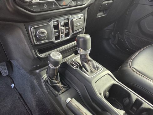 Used 2022 Jeep Gladiator Overland image 6