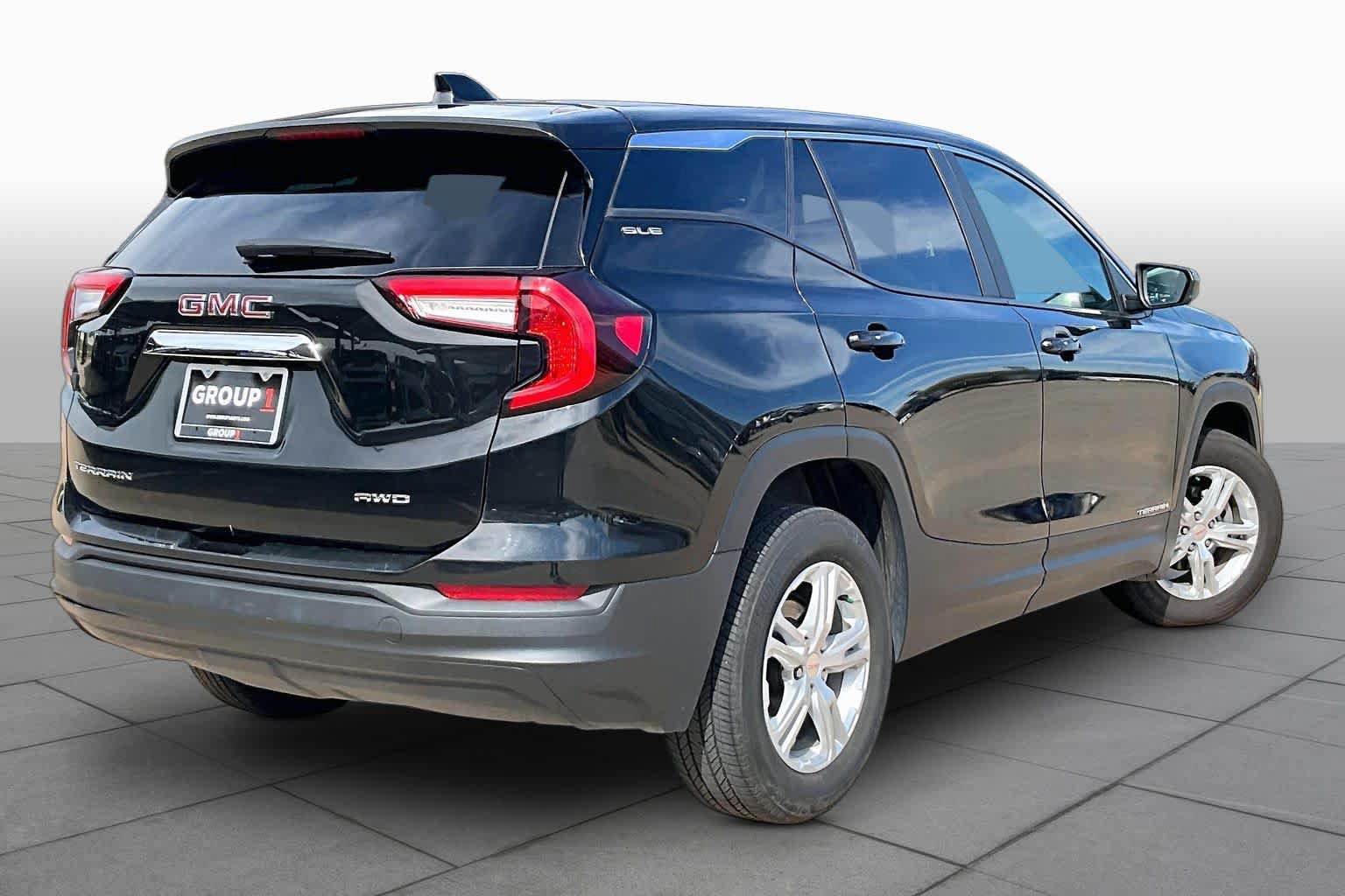Used 2024 GMC Terrain SLE AWD/4WD image 13