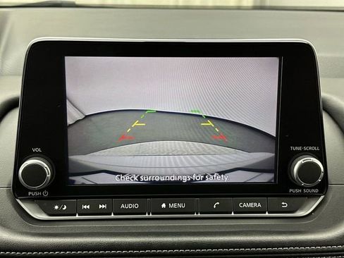 Used 2024 Nissan Rogue S image 18