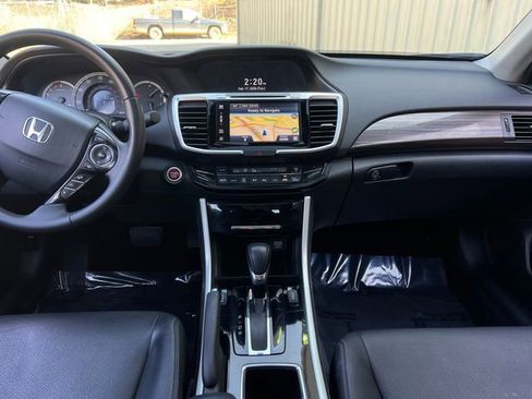 Used 2016 Honda Accord Touring image 15