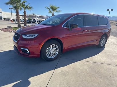 New 2026 Chrysler Pacifica Select