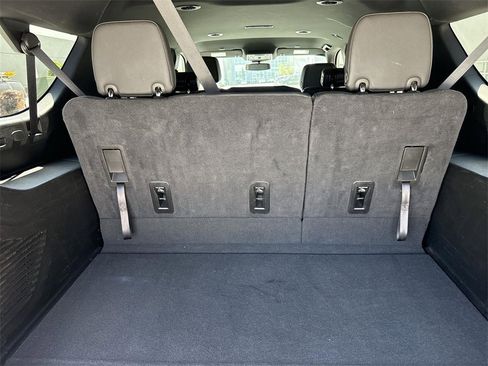 Used 2024 Chevrolet Suburban LT image 24