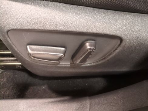 Used 2022 Toyota Highlander L image 17