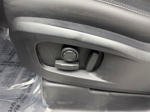 Used 2022 Land Rover Defender 110 X-Dynamic SE image 30