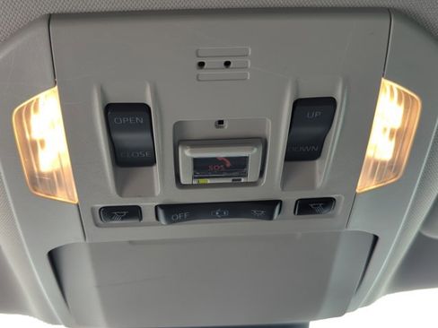 Used 2020 Toyota Highlander XLE image 21