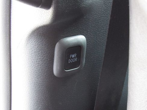 Certified 2024 Toyota Sienna XLE Woodland Edition AWD/4WD image 38