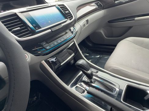 Used 2017 Honda Accord EX-L image 29
