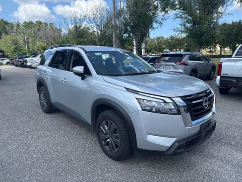 Used 2025 Nissan Pathfinder SV FWD image 7