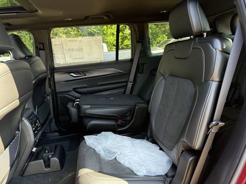 New 2025 Jeep Grand Cherokee L Altitude RWD image 19