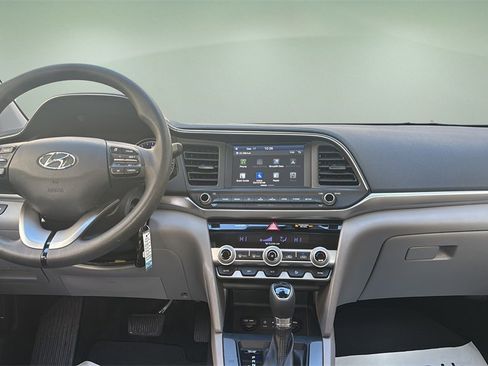 Used 2020 Hyundai Elantra SEL image 19