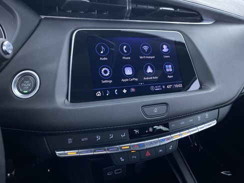 Certified 2023 Cadillac XT4 Luxury w/ Cold Weather Package image 5