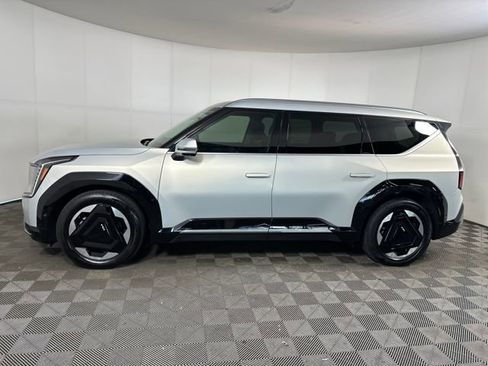 Used 2024 Kia EV9 Land image 6