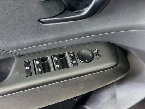 Used 2025 Hyundai Kona SEL AWD/4WD image 15