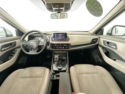 Used 2025 Nissan Rogue SV AWD/4WD image 3