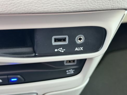 Used 2020 Chrysler Pacifica Limited w/ Advanced Safetytec Group image 27