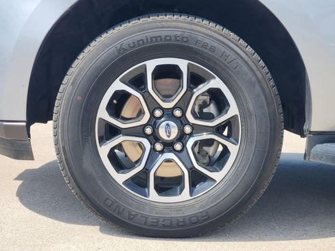 Used 2024 Ford Expedition Max XLT image 11