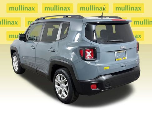 Used 2018 Jeep Renegade Latitude FWD image 11