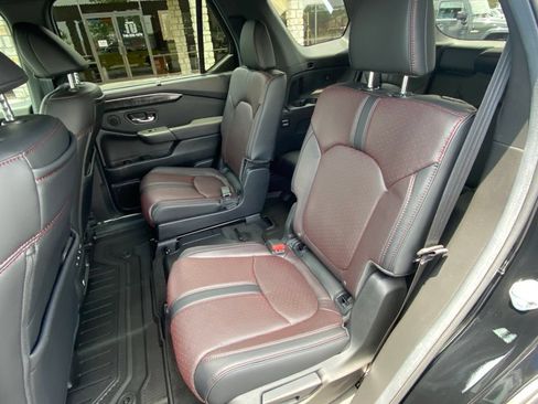 Used 2025 Honda Pilot Black Edition image 45