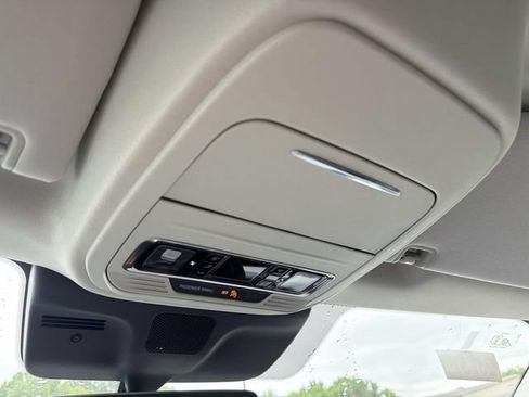 New 2026 Lincoln Navigator Premiere AWD/4WD image 30