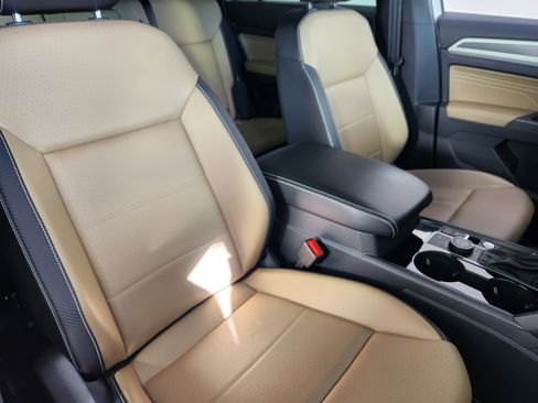 Used 2022 Volkswagen Atlas Cross Sport SE image 10