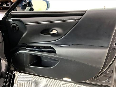 Used 2025 Lexus ES 300h w/ Premium Package image 21