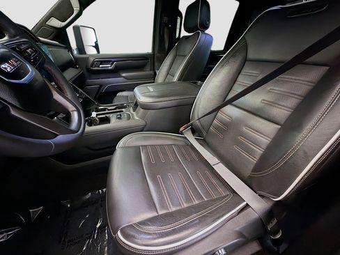 Used 2024 GMC Sierra 2500 AT4X image 11