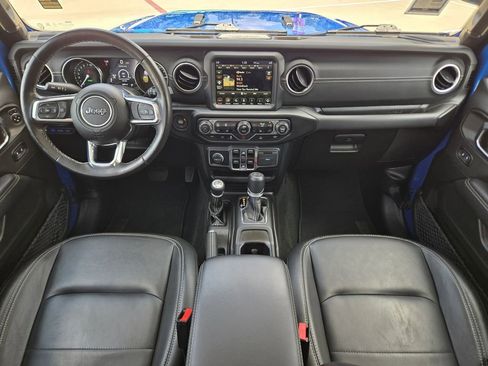 Used 2022 Jeep Wrangler Unlimited Sahara w/ Cold Weather Group AWD/4WD image 14