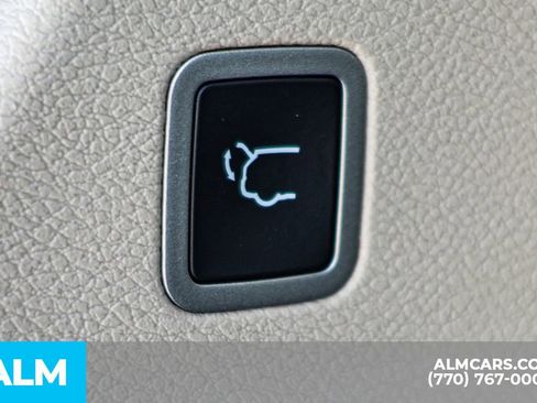 Used 2024 Chrysler Pacifica Touring-L image 26