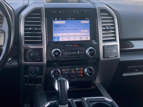 Used 2017 Ford F150 Platinum w/ Equipment Group 701A Luxury AWD/4WD image 6