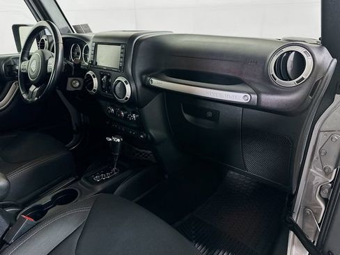 Used 2018 Jeep Wrangler Unlimited Rubicon w/ Cold Weather Group AWD/4WD image 34