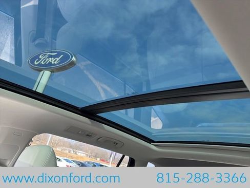 Used 2024 Volkswagen Tiguan SE image 19