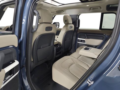 Used 2022 Land Rover Defender 110 S AWD/4WD image 35