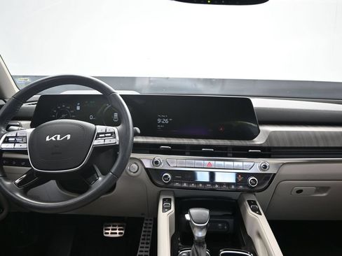 Used 2024 Kia Telluride SX w/ Towing Package FWD image 19