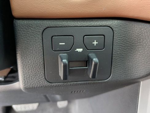 Used 2023 Toyota Tundra 1794 Edition image 32