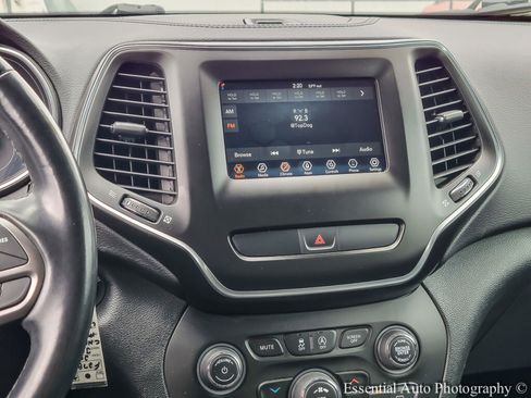 Used 2020 Jeep Cherokee Latitude w/ Cold Weather Group image 20