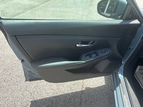 Used 2025 Nissan Sentra SV w/ All-Weather Package FWD image 9
